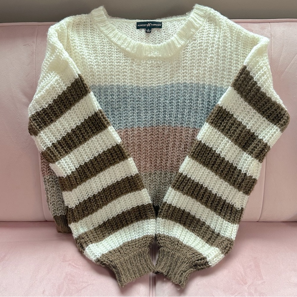 Almost Famous Sweater size L